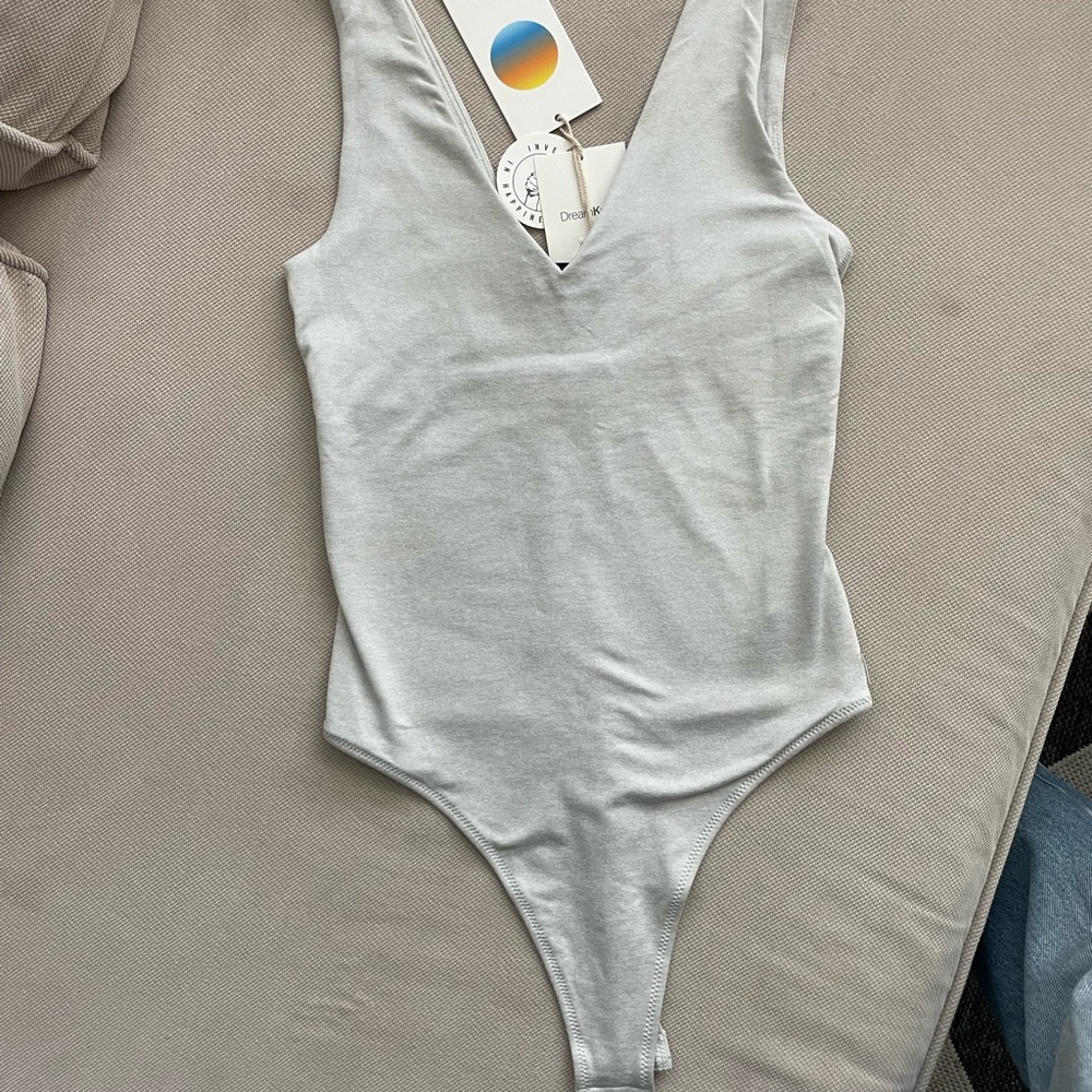 Vuori Light Gray V-Neck Top - Picture 1 of 5